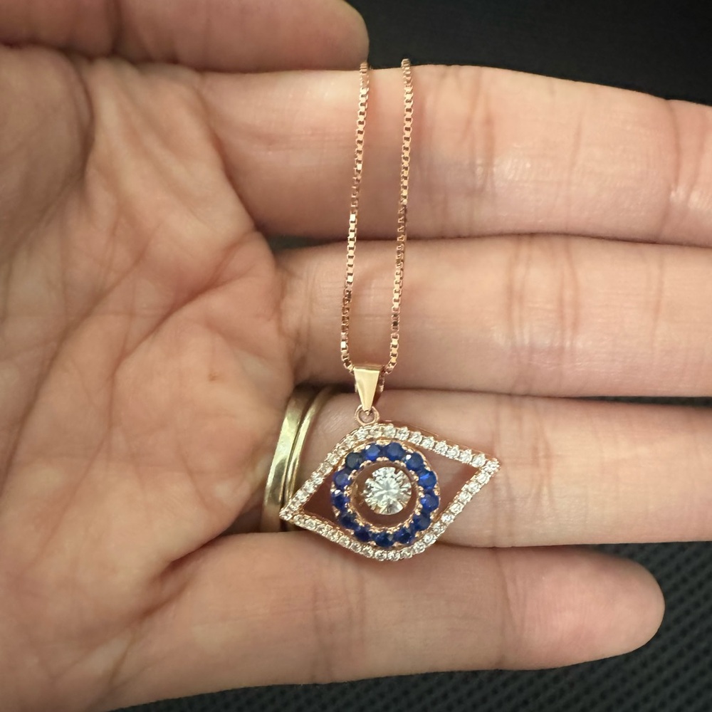 Motion Necklace Moissanite